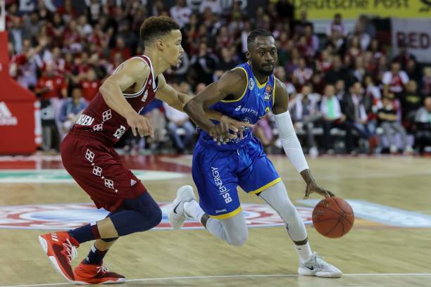 他的短传接 他的短传接